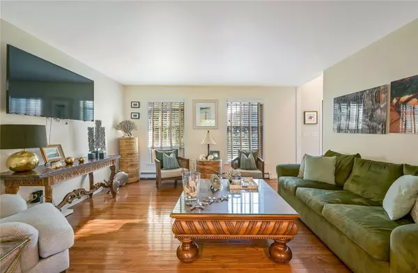 New Suffolk, NY 11956,215 Kouros RD