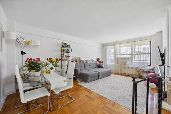Rego Park, NY 11374,98-51 64 AVE #7D