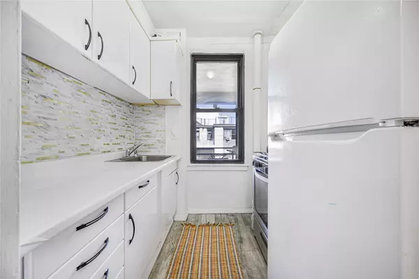 Rego Park, NY 11374,98-51 64 AVE #7D