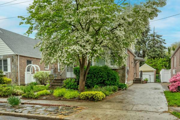 New Hyde Park, NY 11040,136 N 5th ST