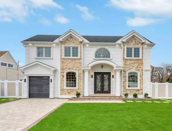 Levittown, NY 11756,23 Grouse LN
