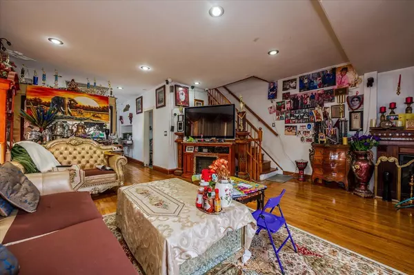 Richmond Hill S., NY 11419,9728 130th ST