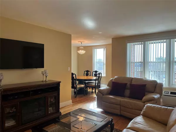 Lynbrook, NY 11563,60 Hempstead Ave #3 J