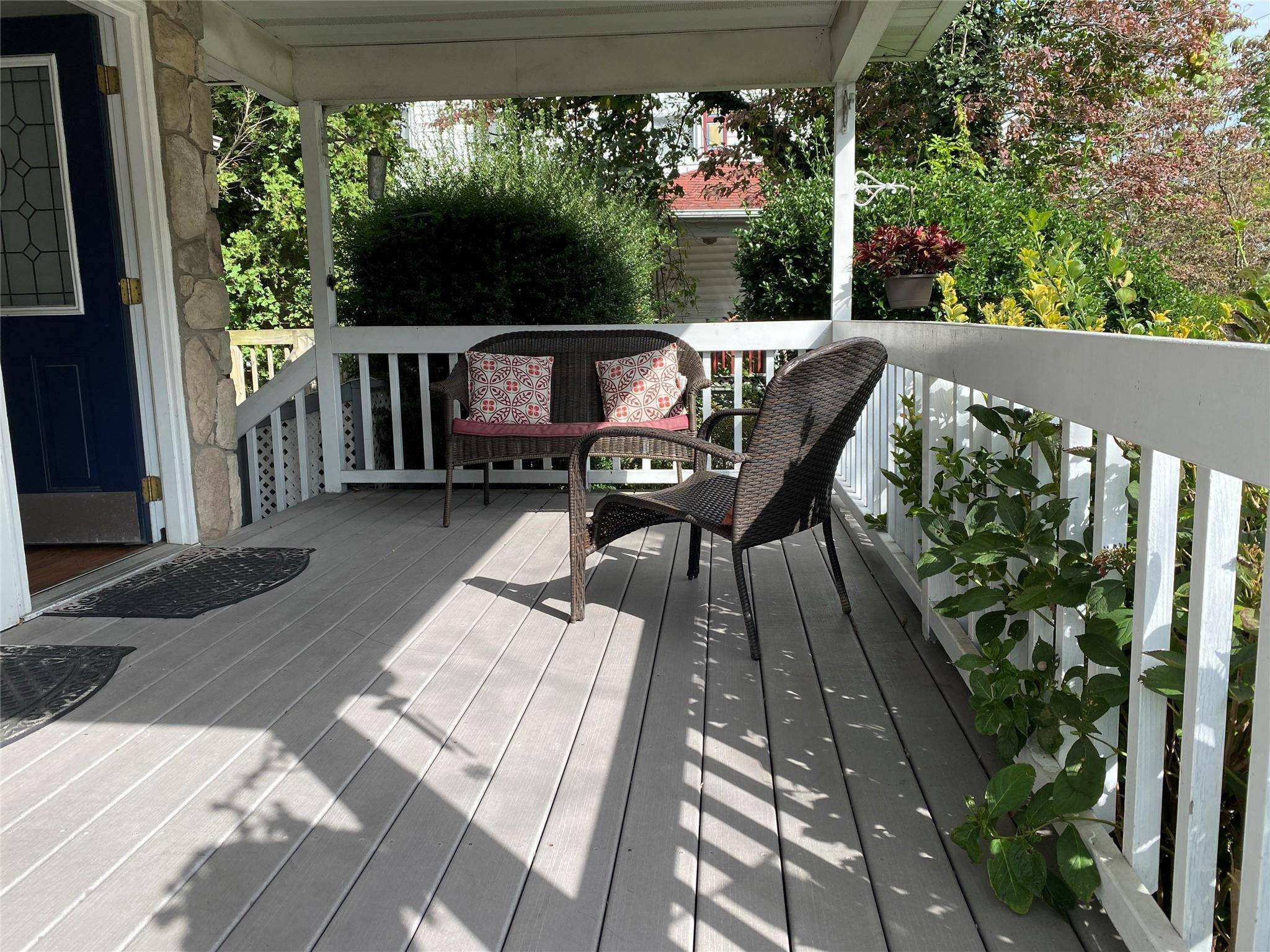 Huntington, NY 11743,19 Mill LN