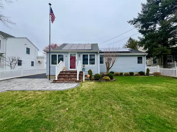 335 Pine ST, South Hempstead, NY 11550