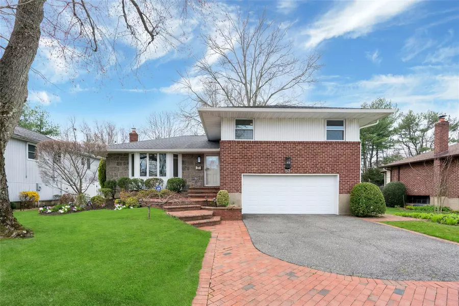 57 Glenwood RD, Plainview, NY 11803