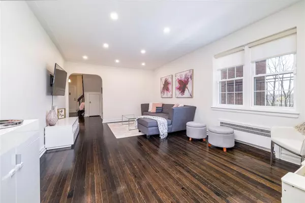 Rockville Centre, NY 11570,108 S Village AVE #3F