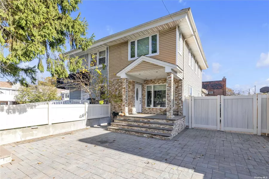72-05 164th ST, Fresh Meadows, NY 11365