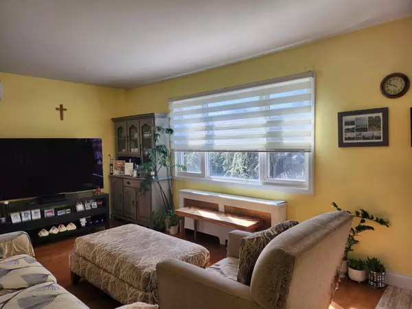 Plainview, NY 11803,12 Jamaica AVE