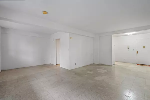 Jamaica, NY 11432,89-15 Parsons BLVD #3J