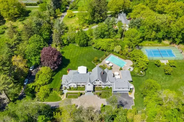 Lloyd Harbor, NY 11743,15 Banbury LN