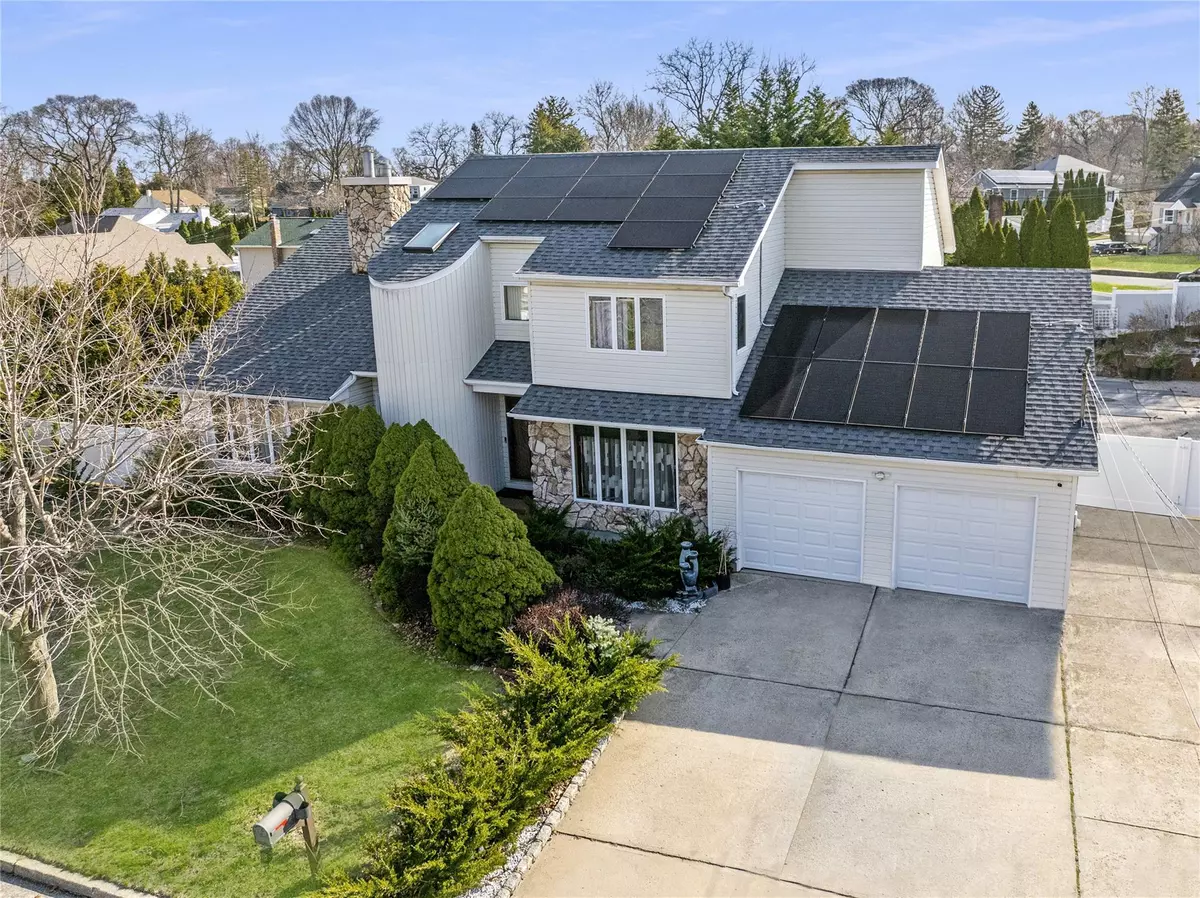 Kings Park, NY 11754,27 Cypress DR