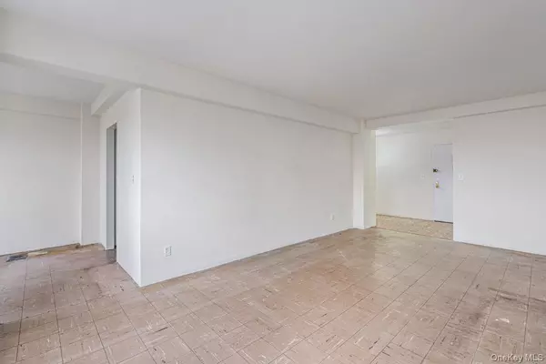 Jamaica, NY 11432,89-15 Parsons BLVD #11D