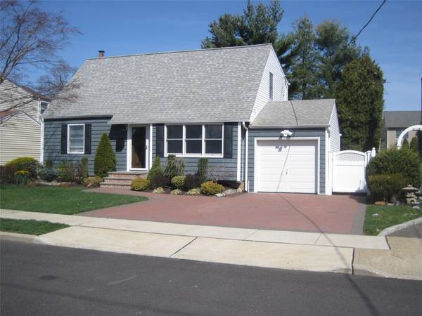 3865 New York AVE, Seaford, NY 11783