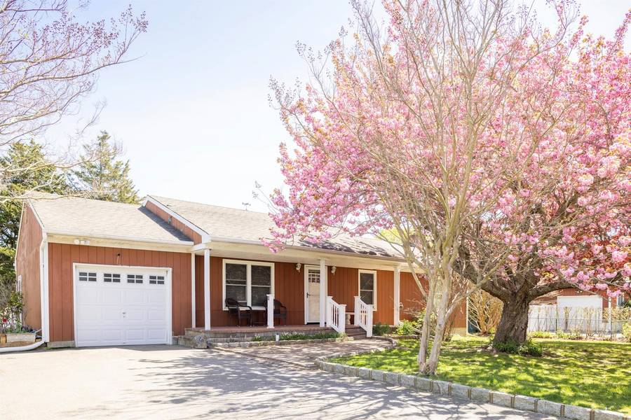 750 Tasker LN, Greenport, NY 11944