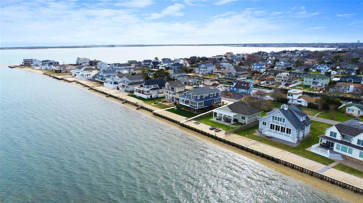 East Quogue, NY 11942,15 Shinnecock RD