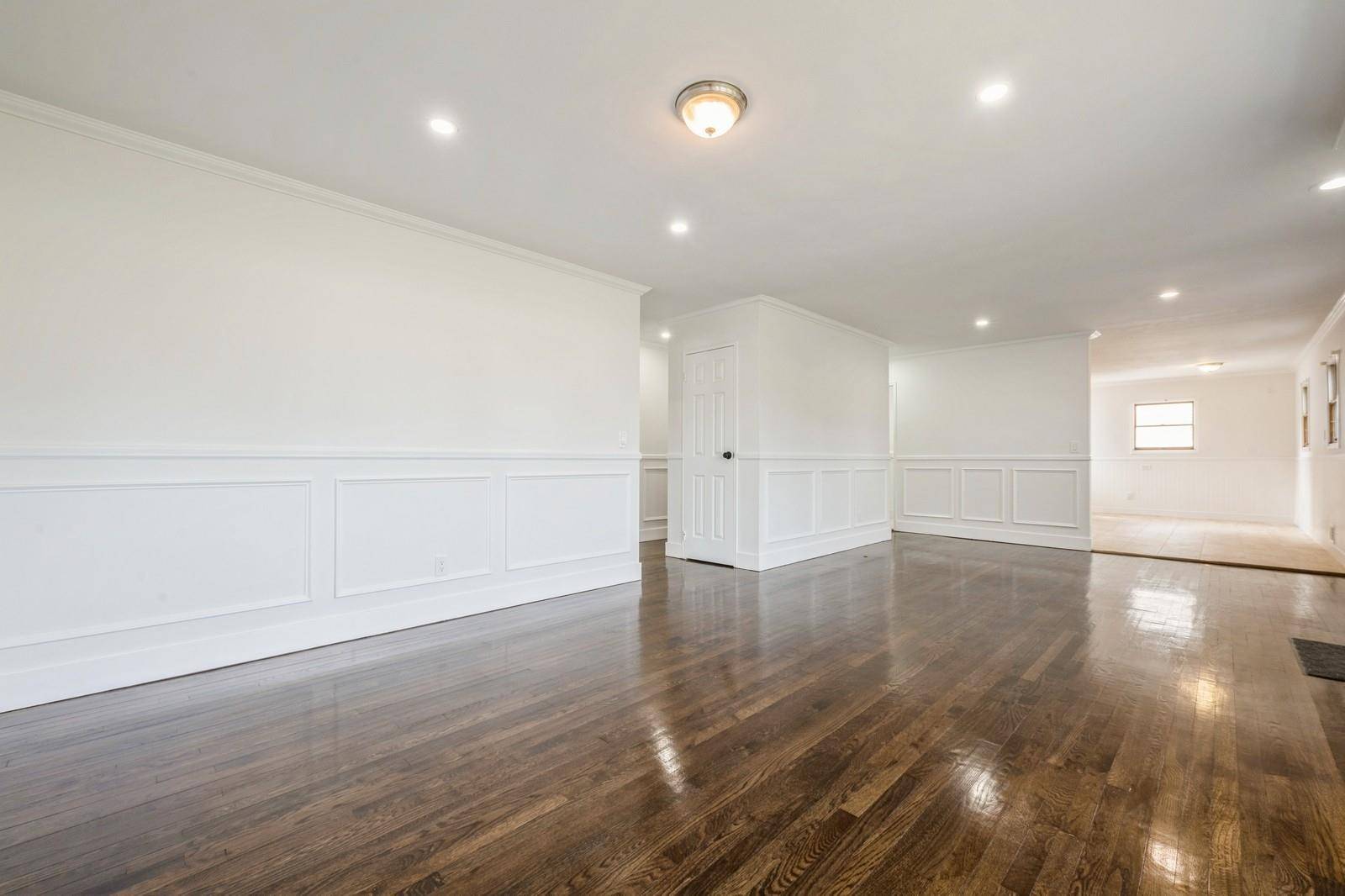 Commack, NY 11725,5 Crest LN