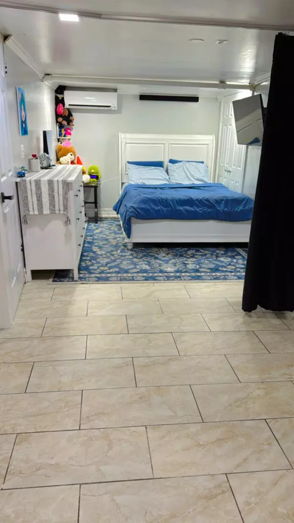 Valley Stream, NY 11580,73 Hamilton AVE
