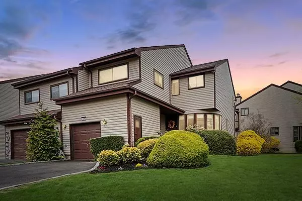 29 The Glen #29, Glen Head, NY 11545