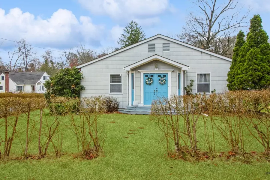 13 Cypress LN, Yorktown Heights, NY 10598