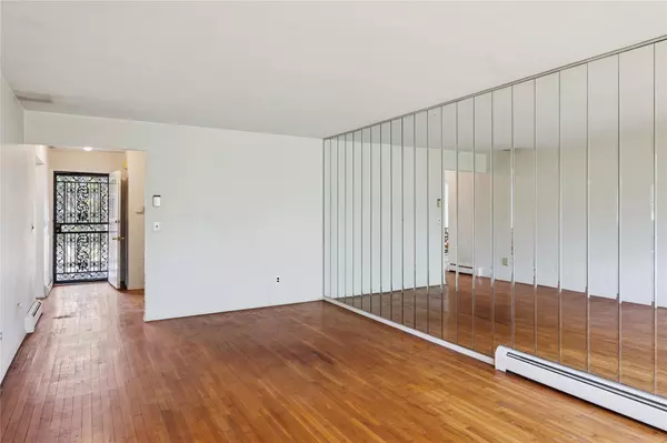 Dix Hills, NY 11746,100 Carman RD