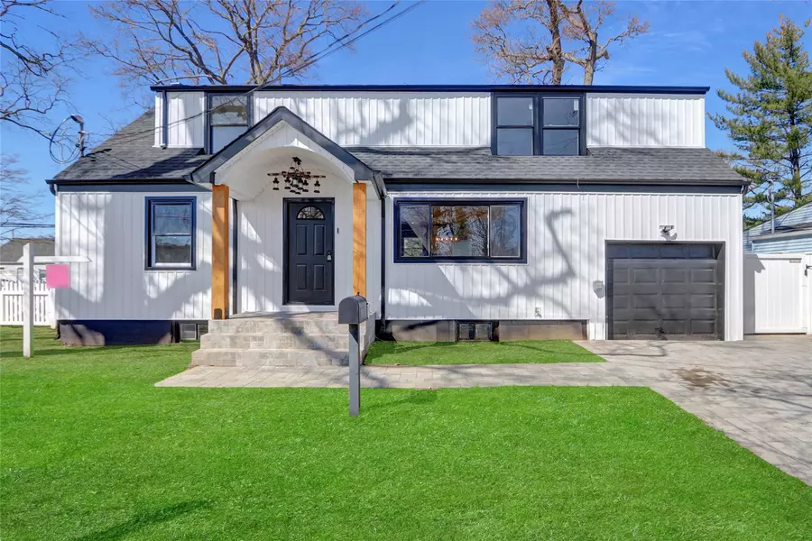 145 Reiss AVE, Massapequa Park, NY 11762