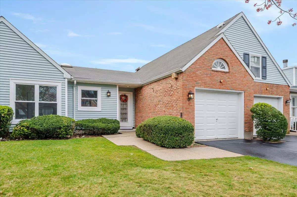 Mount Sinai, NY 11766,38 Chippendale DR