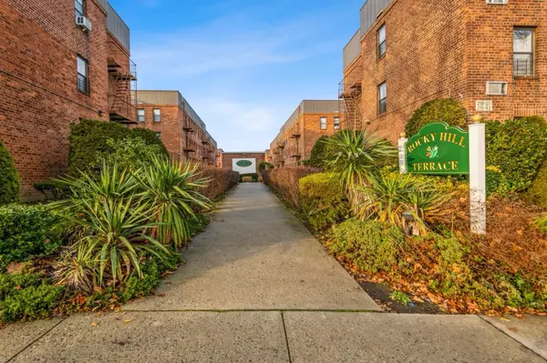 215-43 48 AVE #2D, Bayside, NY 11364