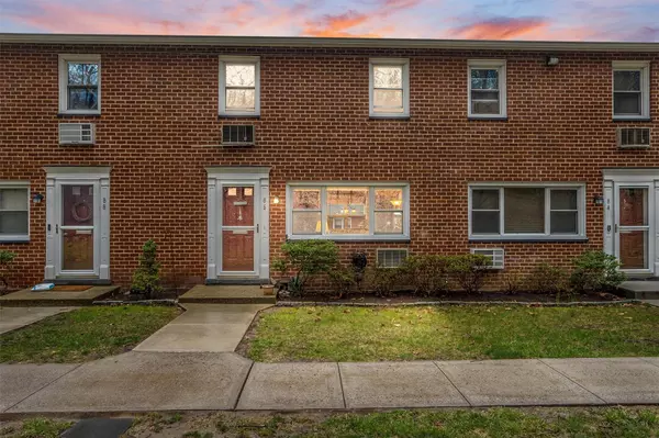 86 Charter Circle #86, Ossining, NY 10562