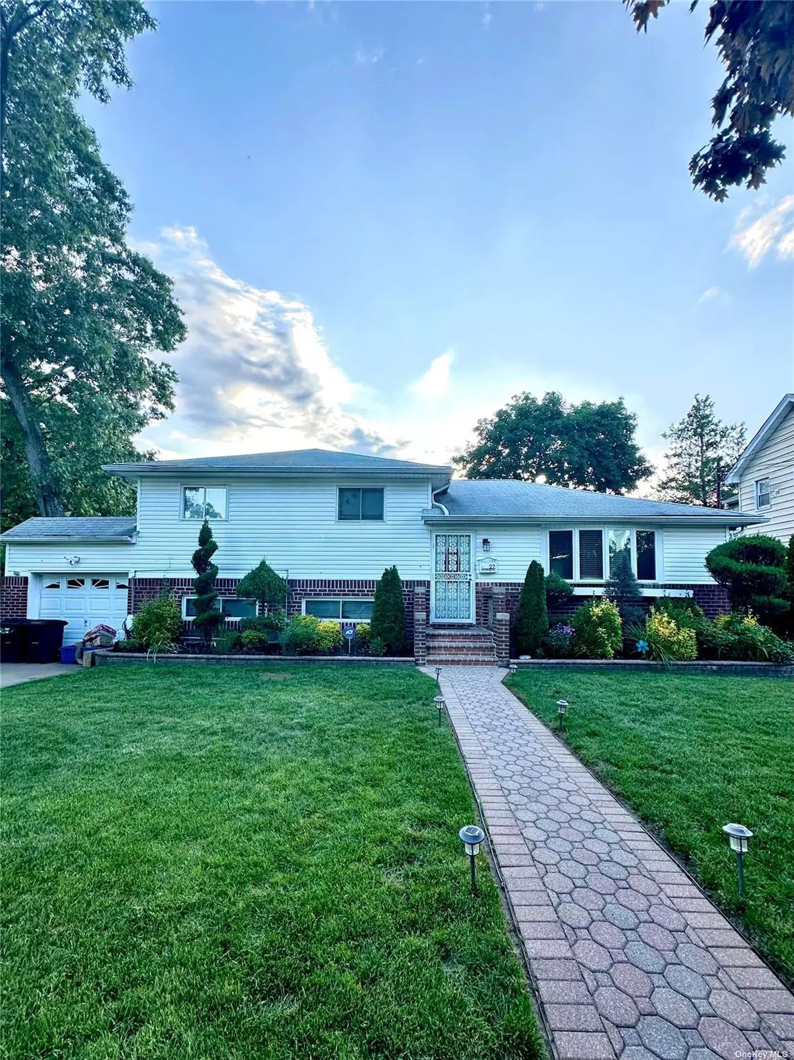 Hempstead, NY 11550,27 Flower ST