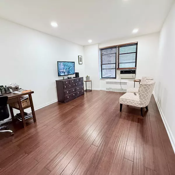 Woodhaven, NY 11421,83-55 Woodhaven BLVD #3A