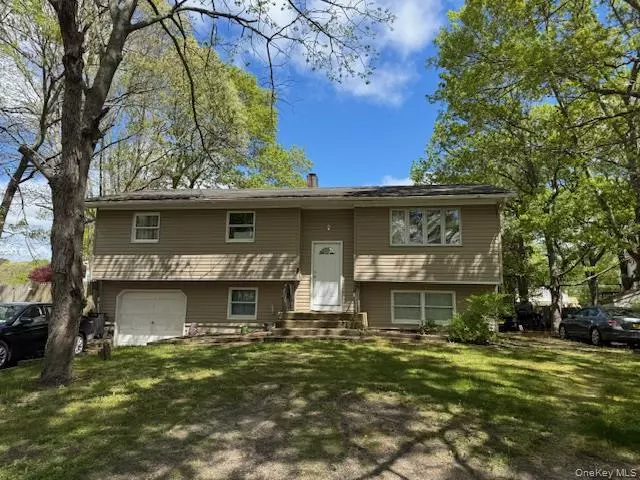 27 Hampton AVE, Mastic, NY 11950