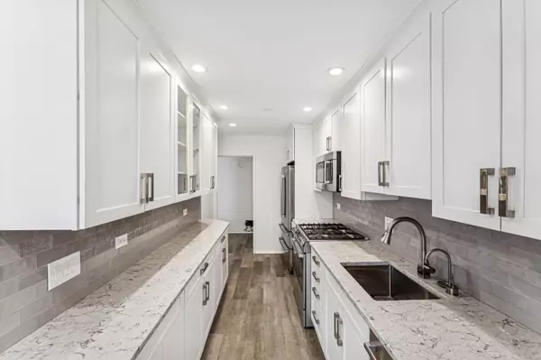 241-20 Northern BLVD #2B, Little Neck, NY 11362