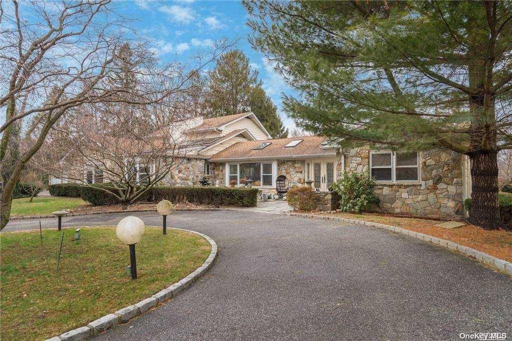 335 Jericho TPKE, Old Westbury, NY 11568