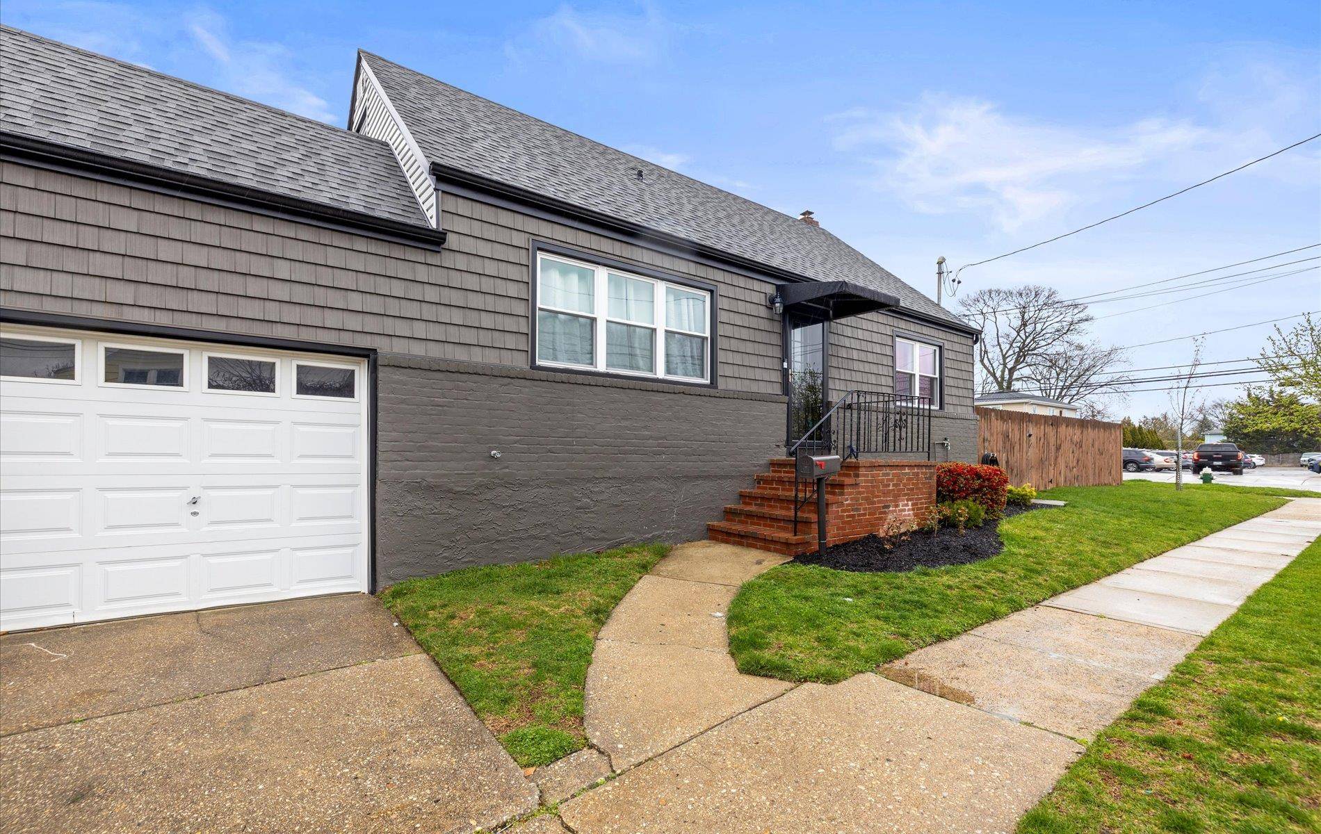 210 Parker AVE, West Hempstead, NY 11552