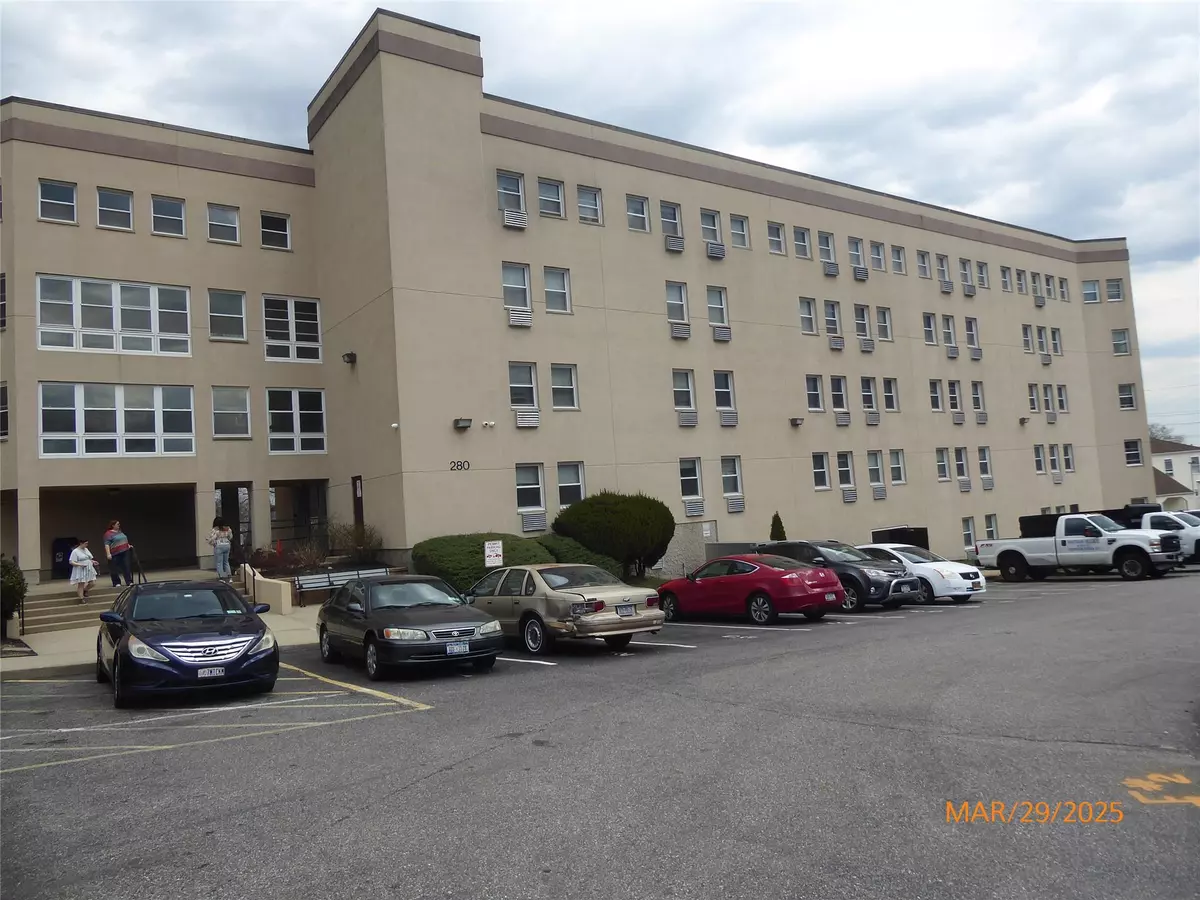 Huntington Station, NY 11746,280 Lowndes AVE #111G