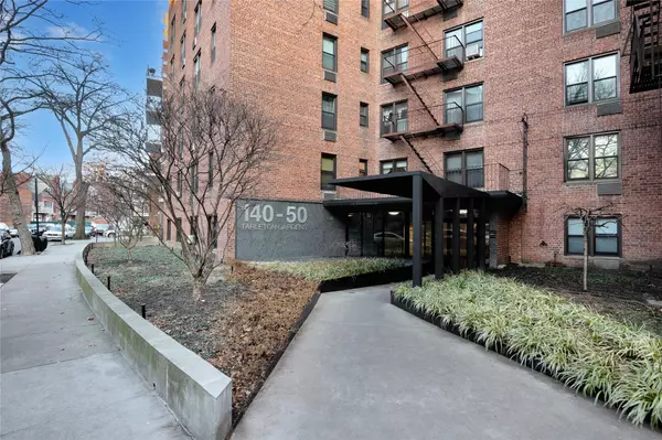 Briarwood, NY 11435,140-50 Burden Crescent #1D