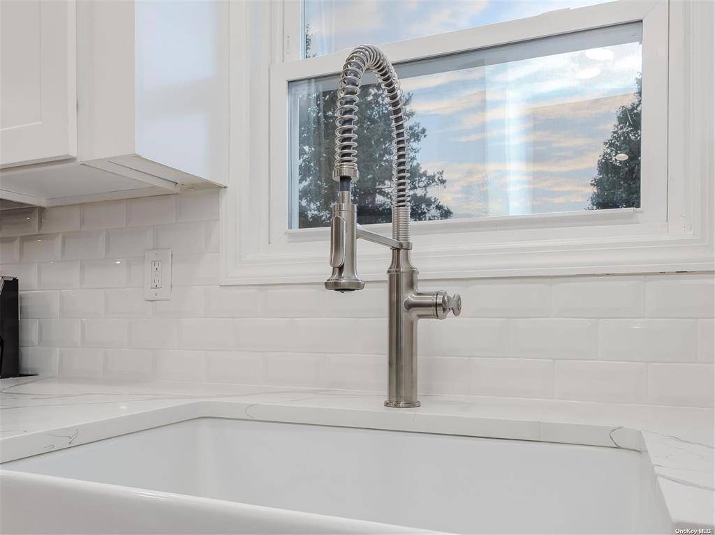 Deer Park, NY 11729,240 W 21st ST