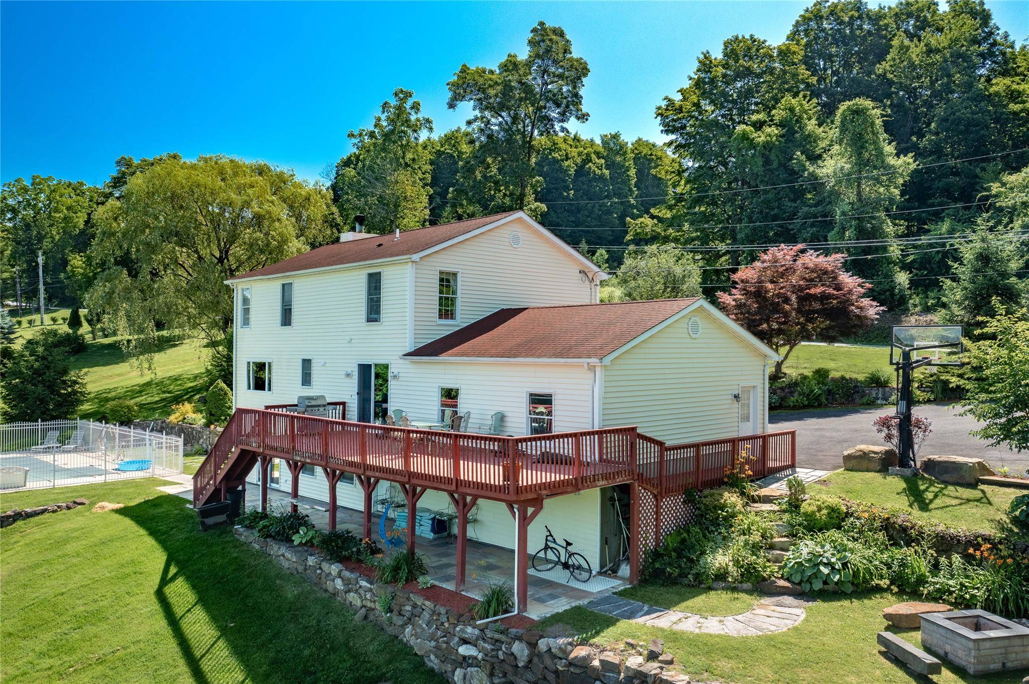 Patterson, NY 12563,135 S Quaker Hill RD