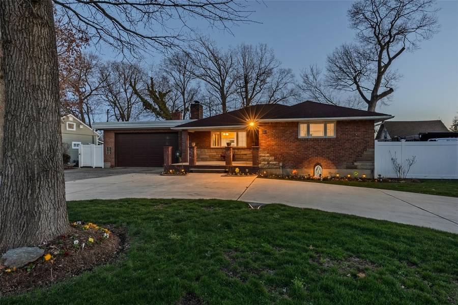 551 Pinebrook AVE, West Hempstead, NY 11552