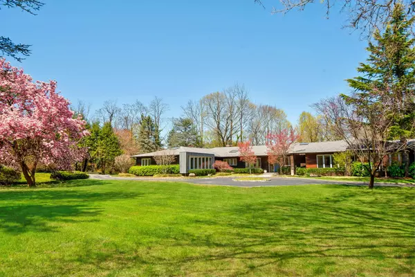 75 Cow Neck RD, Sands Point, NY 11050