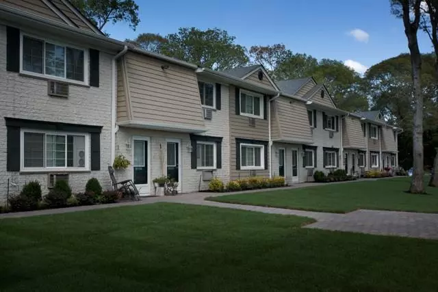 Coram, NY 11727,1103B Joyner PL #1103B