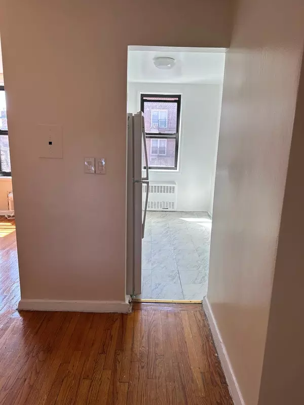 Flushing, NY 11354,143-30 Roosevelt AVE #6G