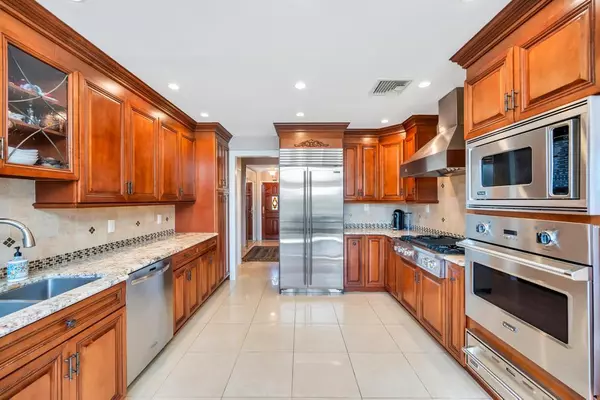 Manhasset Hills, NY 11040,34 Duke DR