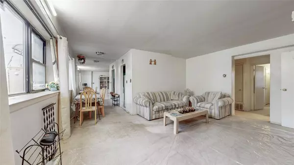 Forest Hills, NY 11375,111-09 62 Drive