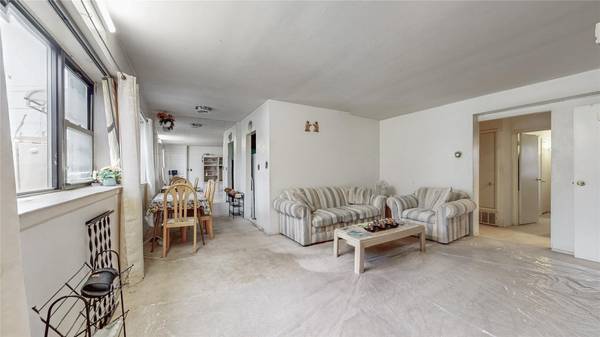 Forest Hills, NY 11375,111-09 62 Drive