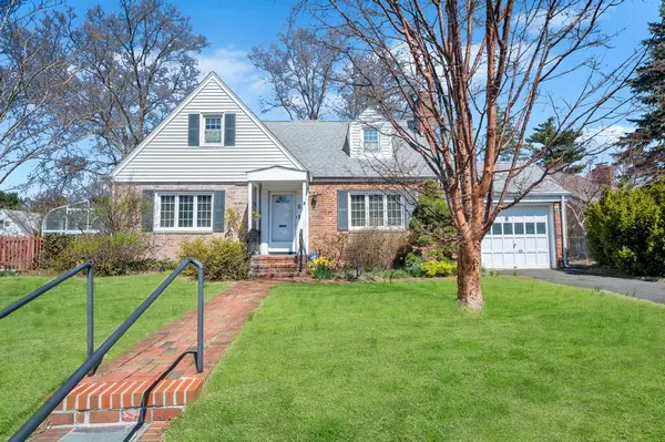 8 Brown Road, Great Neck, NY 11024