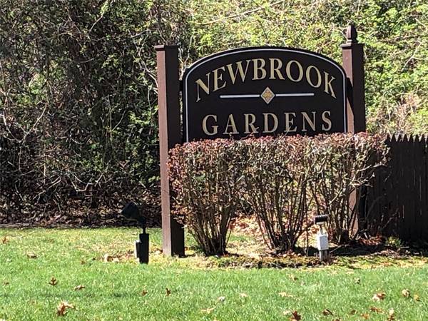 62 Pinebrook PL #62, Bay Shore, NY 11706