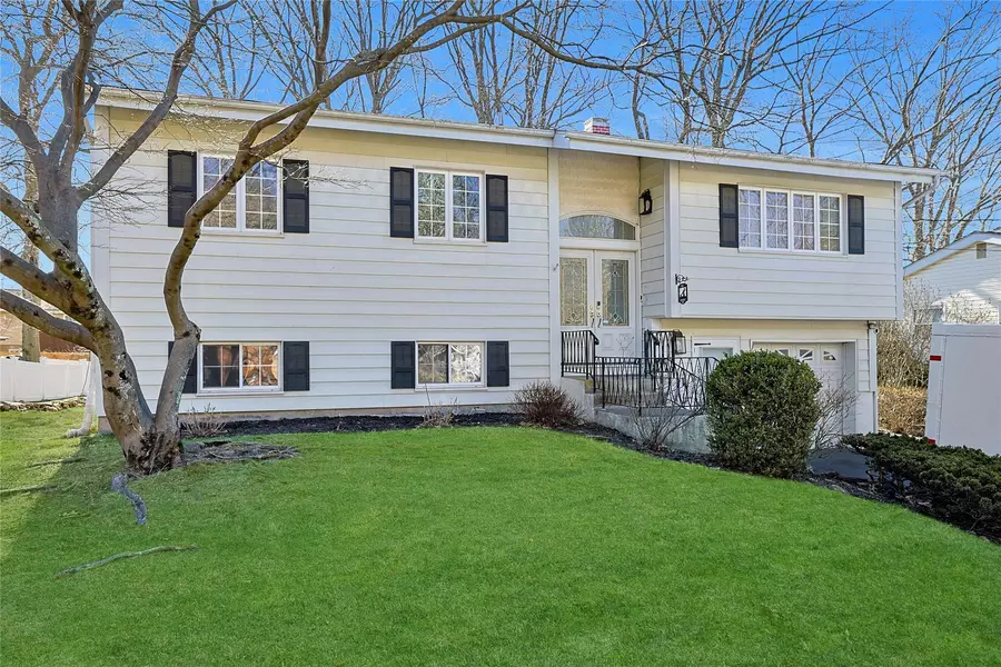 733 Jacqueline DR, Valley Cottage, NY 10989