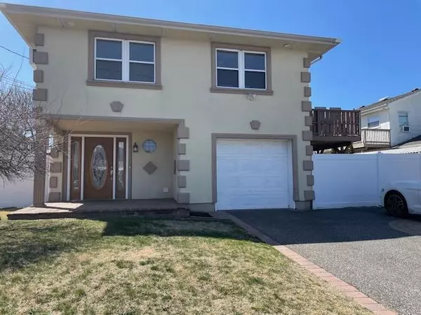 733 Shore Walk, Lindenhurst, NY 11757